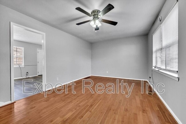 Building Photo - 624 Cresap Cir NE