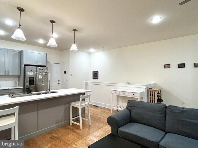 Foto del edificio - 512 W Montgomery Ave