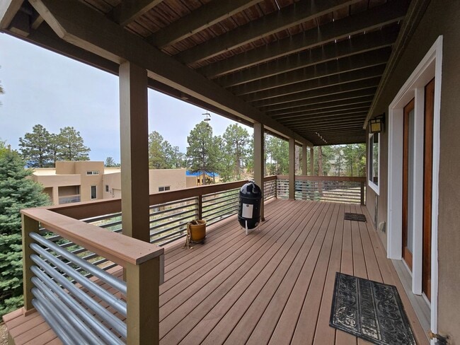 Building Photo - Beautiful Quemazon Home (5085 Alegria)