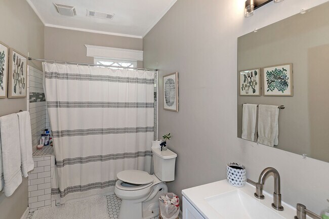 Foto del edificio - 483 N Highland Ave NE
