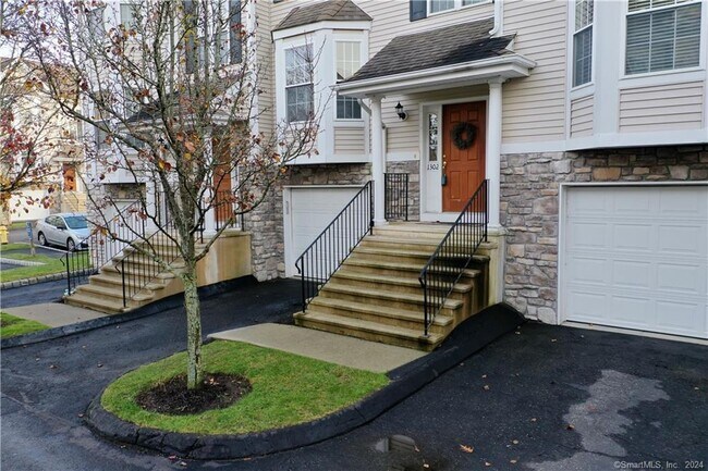 Foto del edificio - 1302 Briar Woods Ln