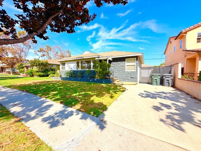 Building Photo - 4648 Adenmoor Ave