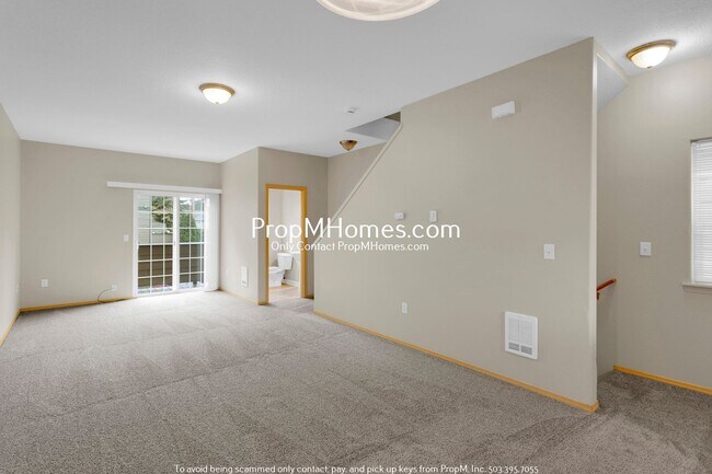 Building Photo - 3 Bedroom Townhome in SE - Two Primary Sui...