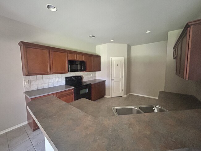 Foto del edificio - 9808 E 92nd St N