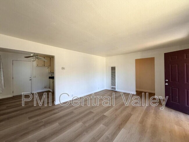 Foto del edificio - 2433 W Hatch Rd
