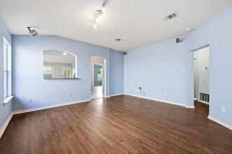Building Photo - 920 Coronation Way