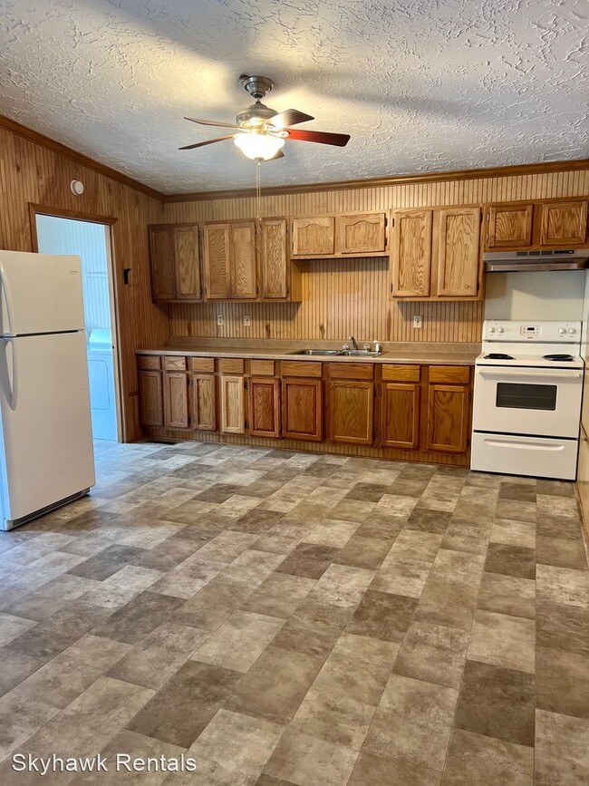 Building Photo - 4 br, 2 bath House - 108 Carter St