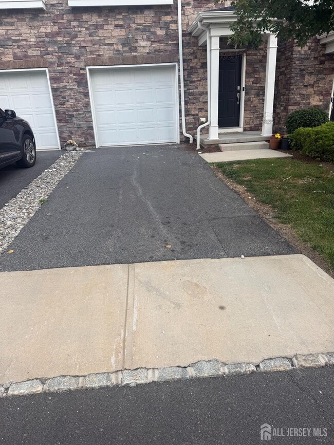 Building Photo - 504 Keenland Ct