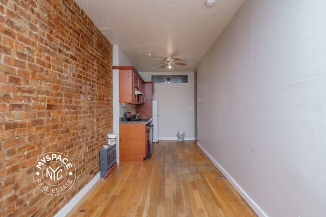 Building Photo - 247-246 46th St