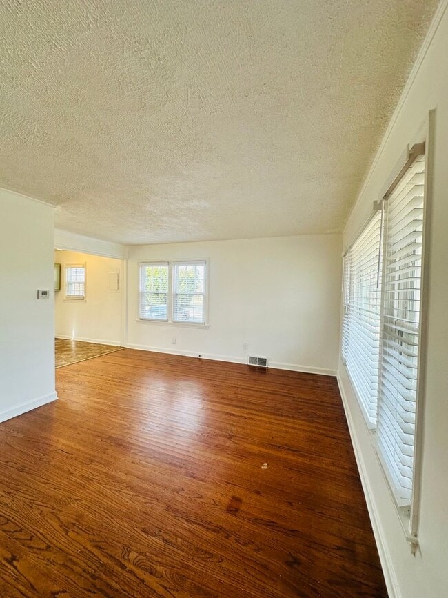 Photo - Spacious and stylish home in a prime Louisville location!