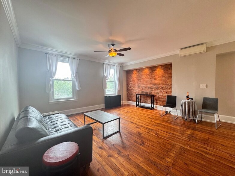 Primary Photo - 2232 Fairmount Ave