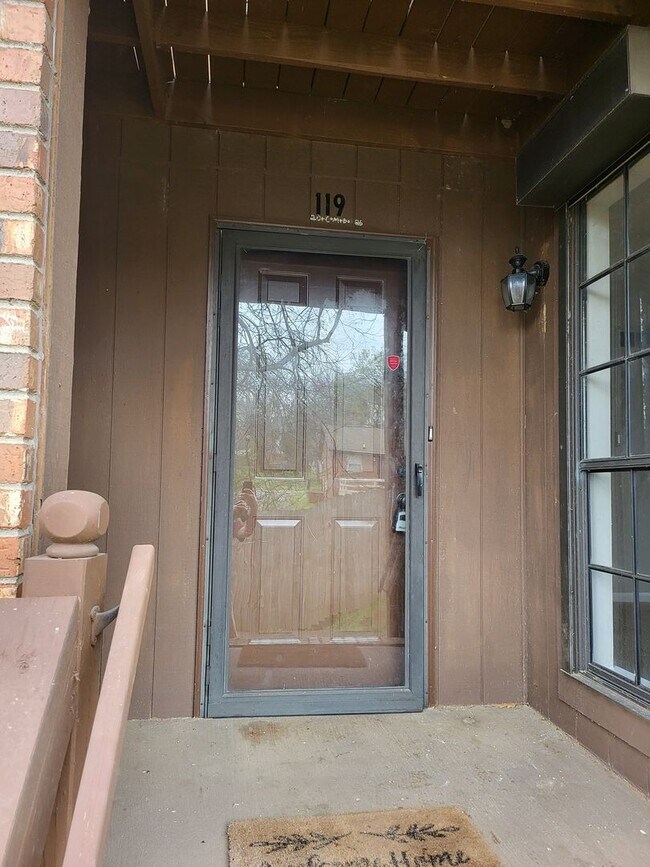 Foto del edificio - Nice two bedroom condo on one level in Hermitage