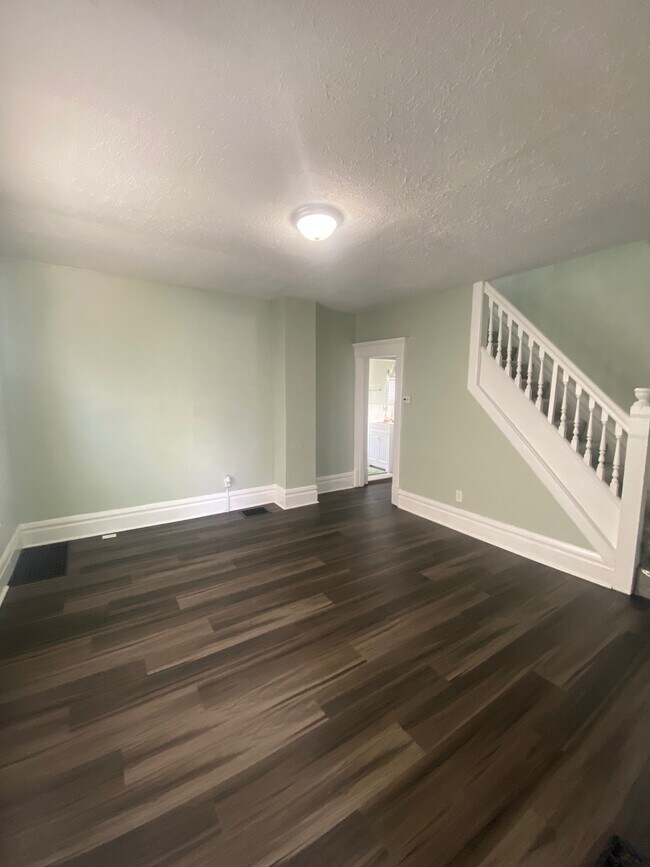 Foto del edificio - 461 Oakwood Ave