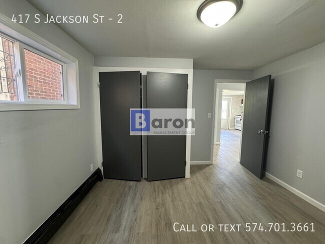 Building Photo - 417 S Jackson St