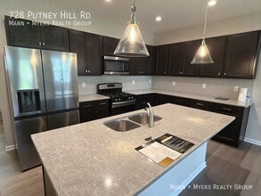 Building Photo - 728 Putney Hl Rd