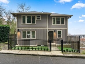 Building Photo - 1299 SW Cardinell Dr
