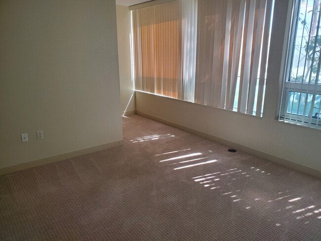 Foto del edificio - Beautifully Updated 2/2 with Parking!