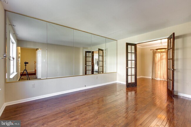 Building Photo - 8350 Lincoln Dr