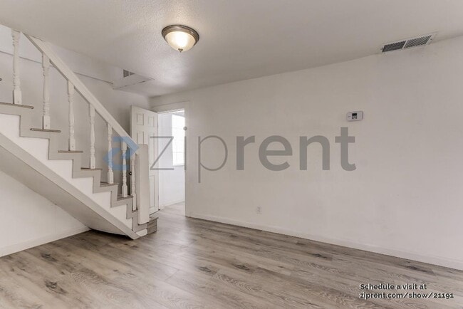Building Photo - Unit
