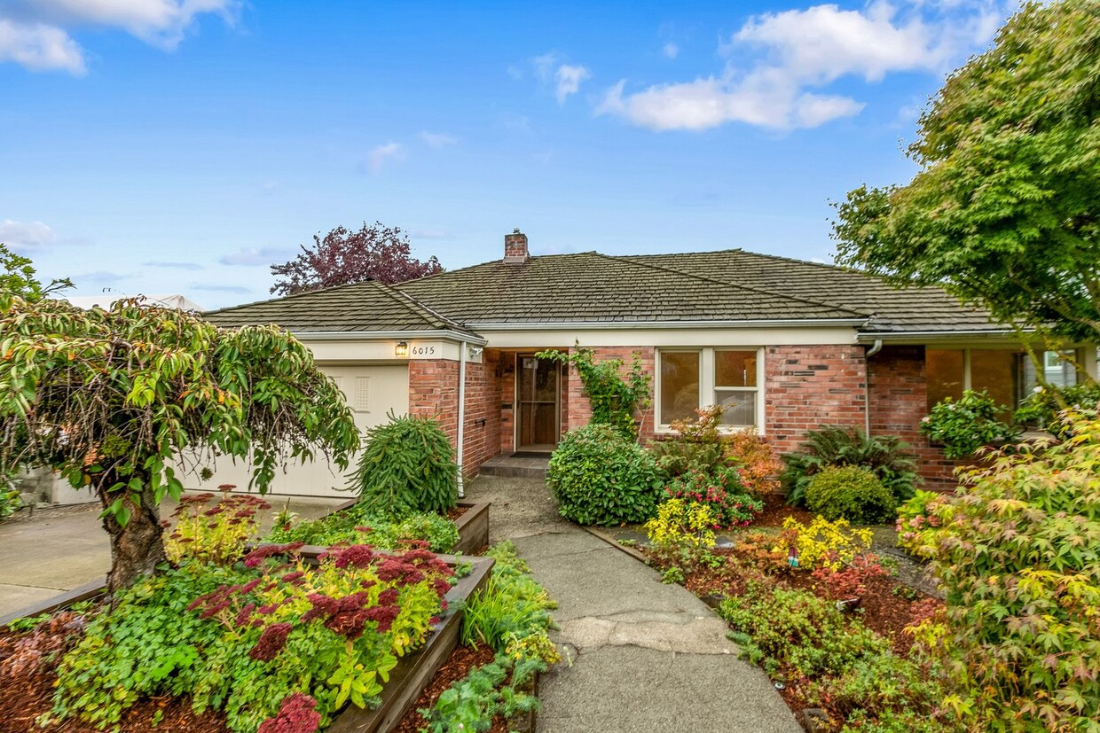 Foto principal - 4 Bd / 2 Ba Seattle Home