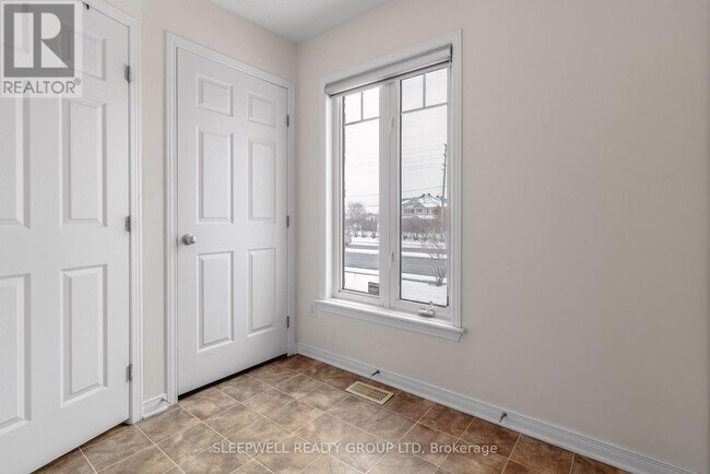 Photo du bâtiment - 3389 Cambrian Rd