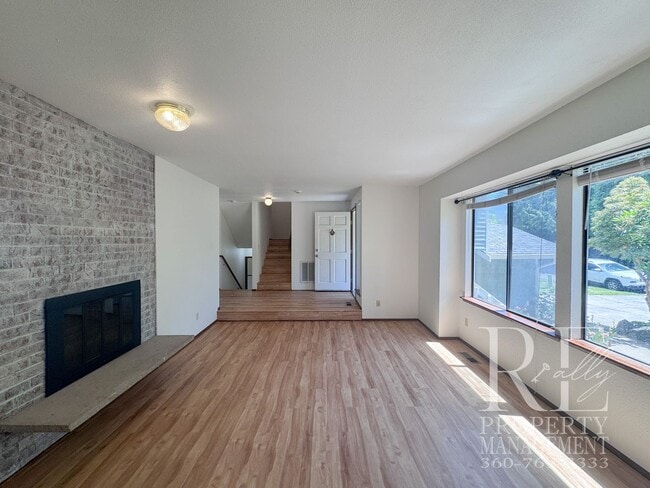 Building Photo - Spacious Poulsbo Home with Large Basement, Fenced Yard & Garden Space