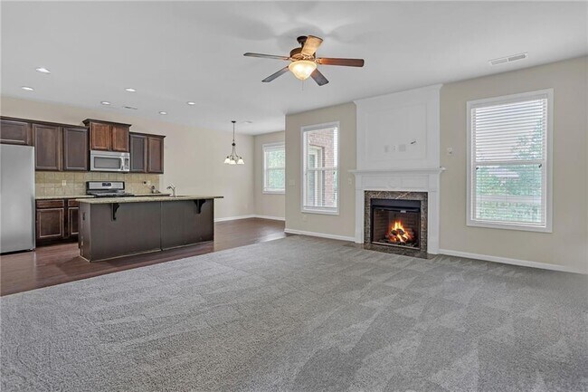 Foto del edificio - 568 Garden View Ct