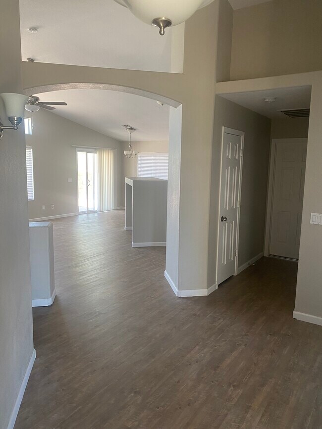 vestíbulo - 7146 W Hunnington Dr