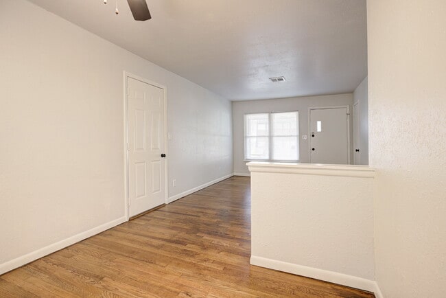 Foto del edificio - 806 Denison Dr