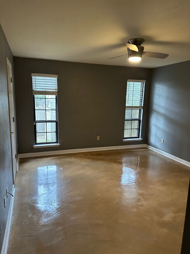 Foto del edificio - Great townhome in Brewster Estates!