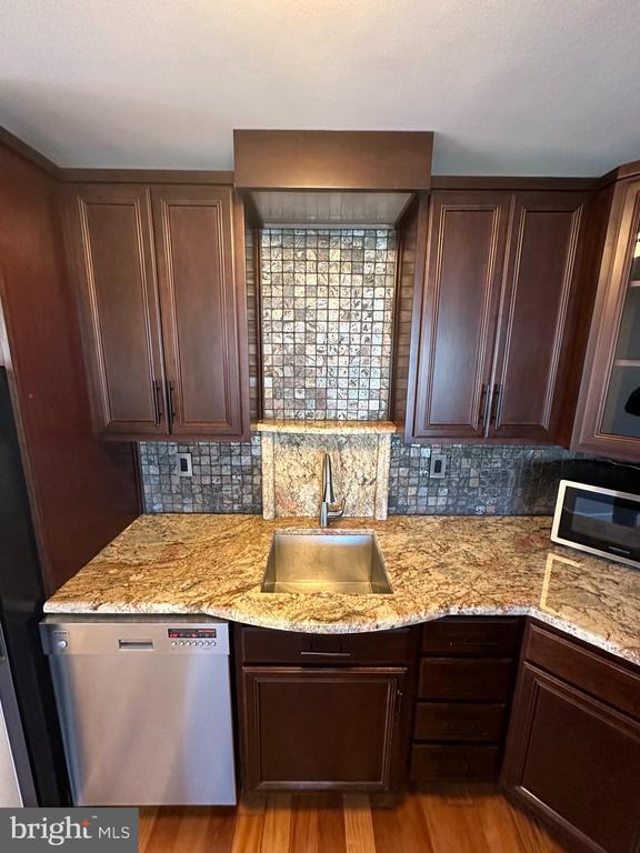 Foto del edificio - 1800 Dewitt Ave