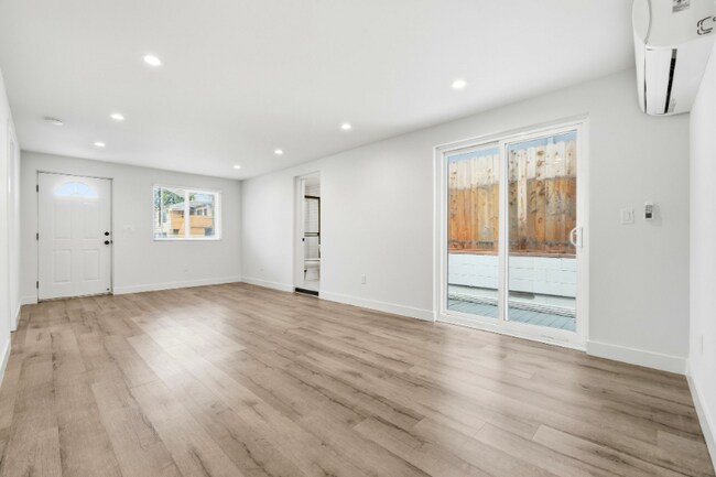 Foto del edificio - 5549 Fulcher Ave