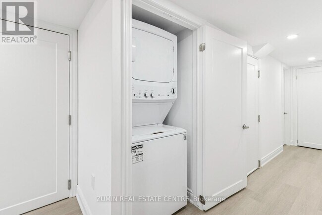 Building Photo - 151 Coldwell Bay Cir