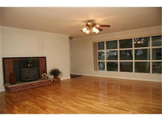 Building Photo - Spacious Home in Prime Location Near Trade...