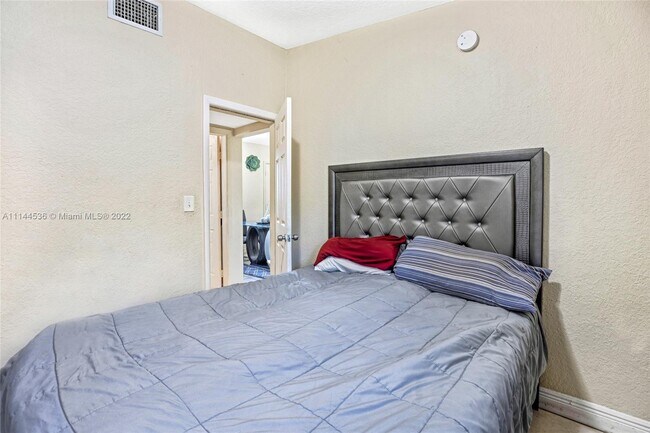 Foto del edificio - 2165 NW 23rd St