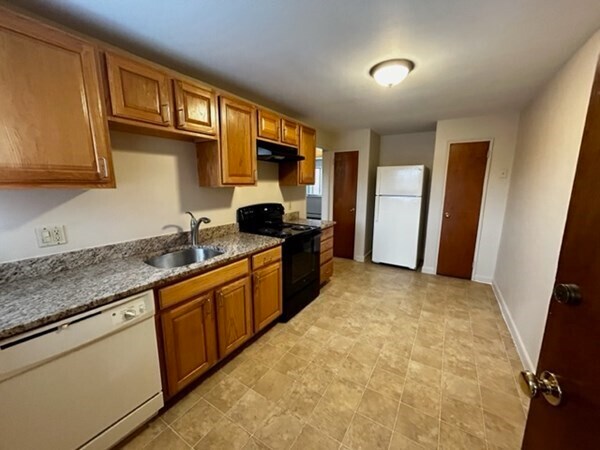 Building Photo - 21 Sagamore Way