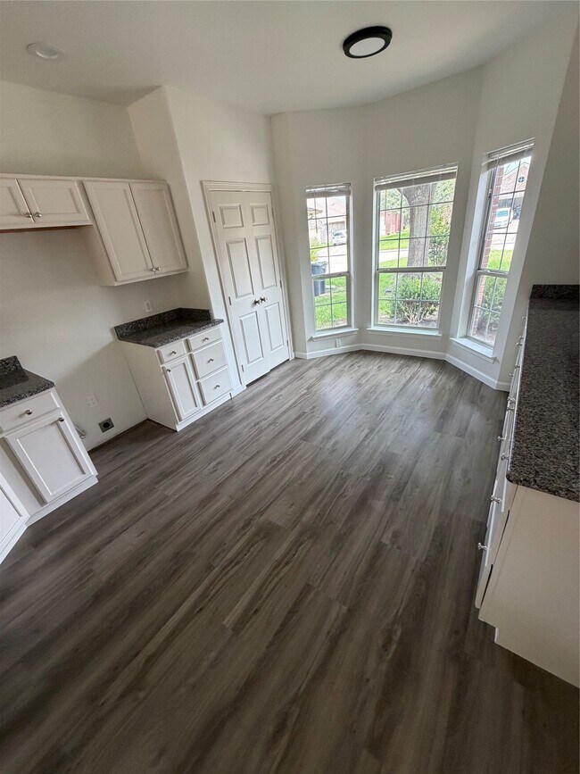 Foto del edificio - 2205 Highland Crossing Dr