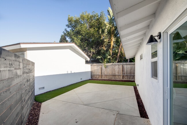 Building Photo - 318 Ogle St