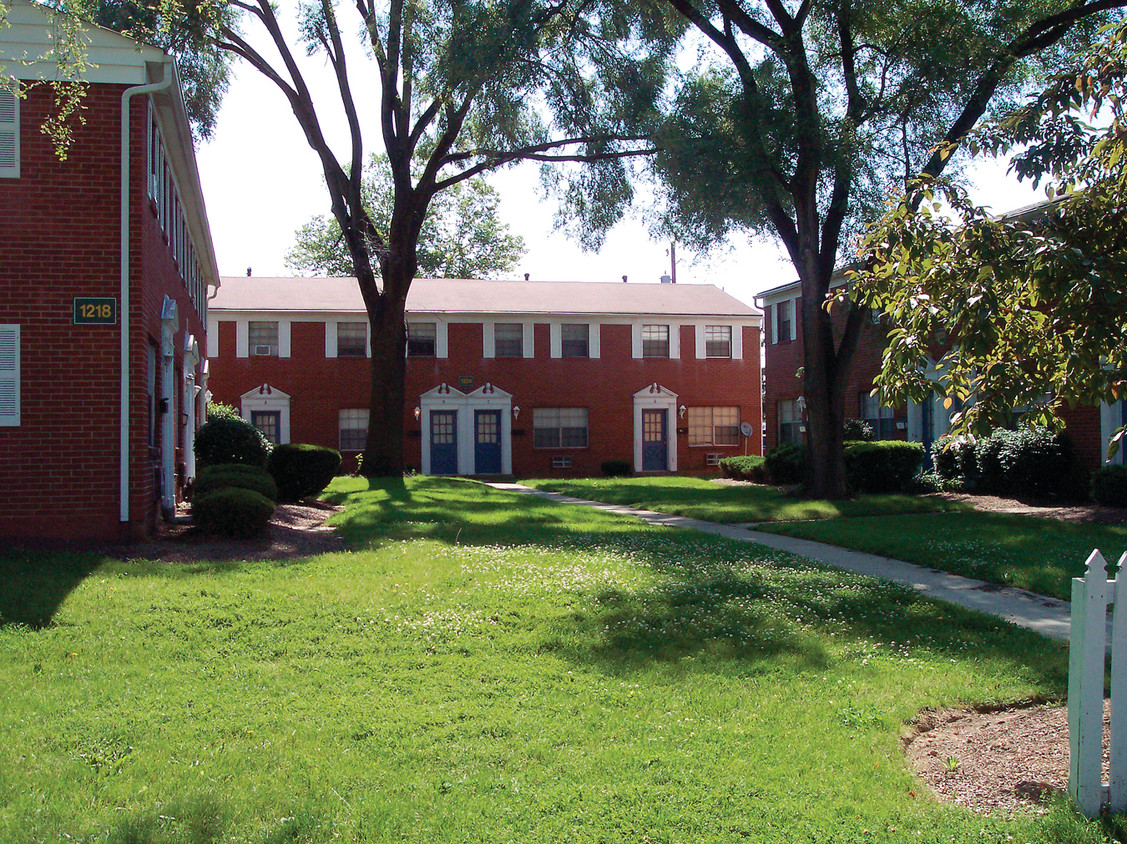 Primary Photo - Hamilton Arms Apartments