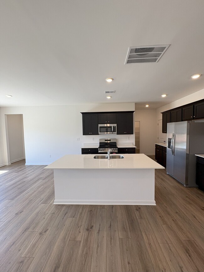 Building Photo - 212 Paisley Way