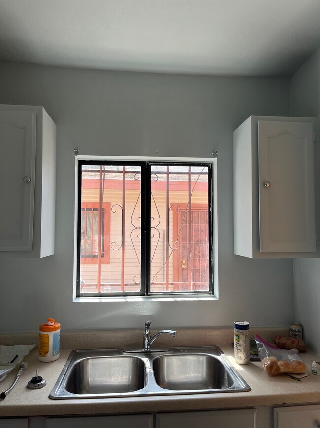 Foto del edificio - 713 W 59th Pl