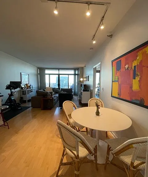 Foto del edificio - 1 bedroom in Chicago IL 60654
