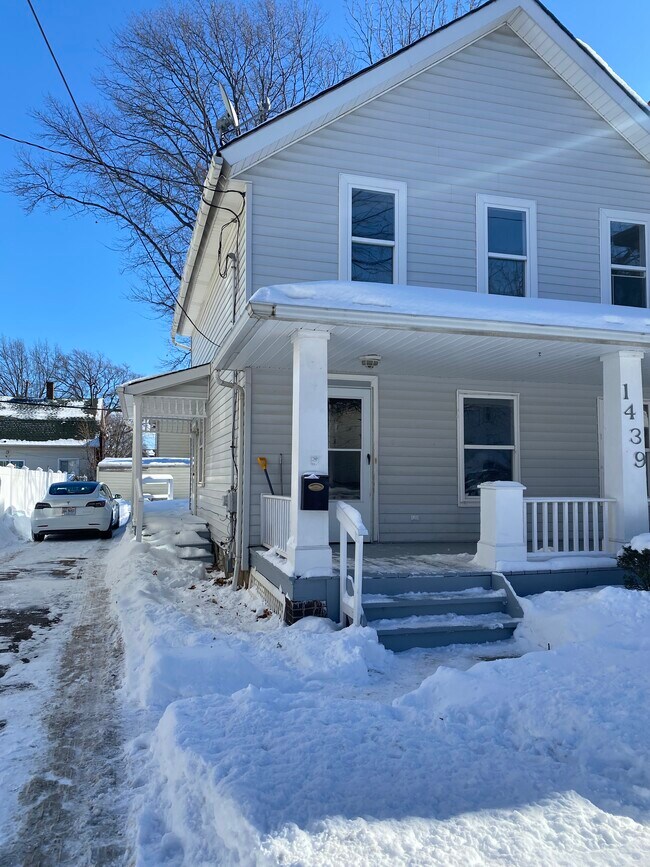 Foto del edificio - 1439 Winchester Ave