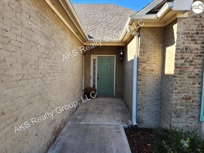 Building Photo - 104 Lantana Cir