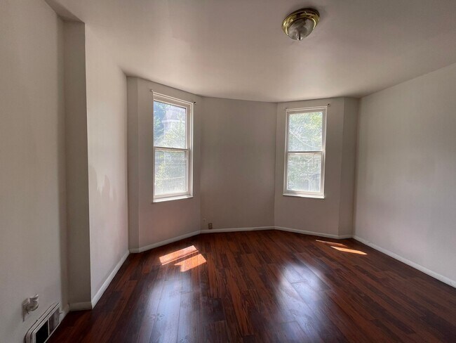 Room - 411 Noble St