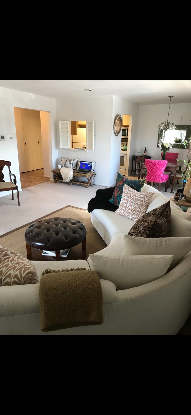 Building Photo - 39 Drummers Ln