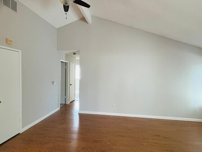 Building Photo - 5089 Brittany Dr