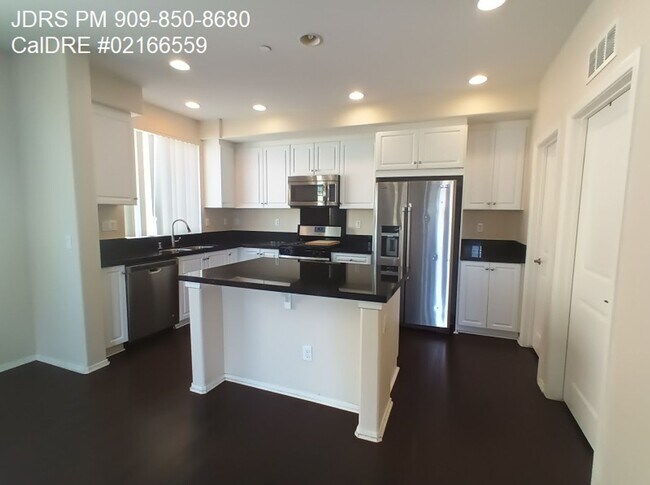 Building Photo - Upland 3 Bedroom Condo