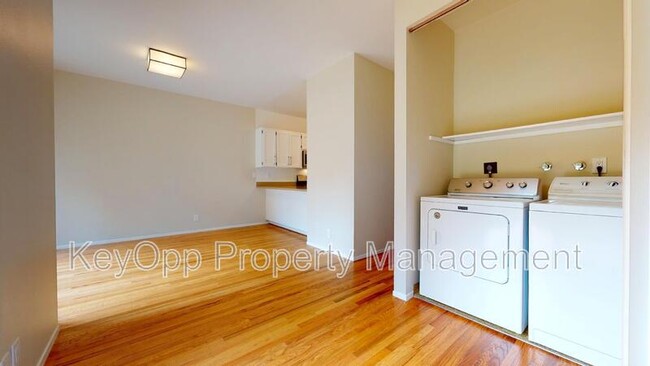 Building Photo - 227 N Lake Merced Hls