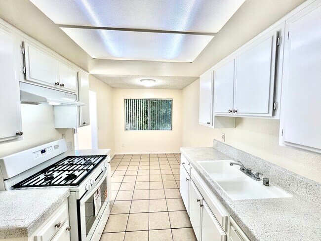 Foto del edificio - 590 W 24th St